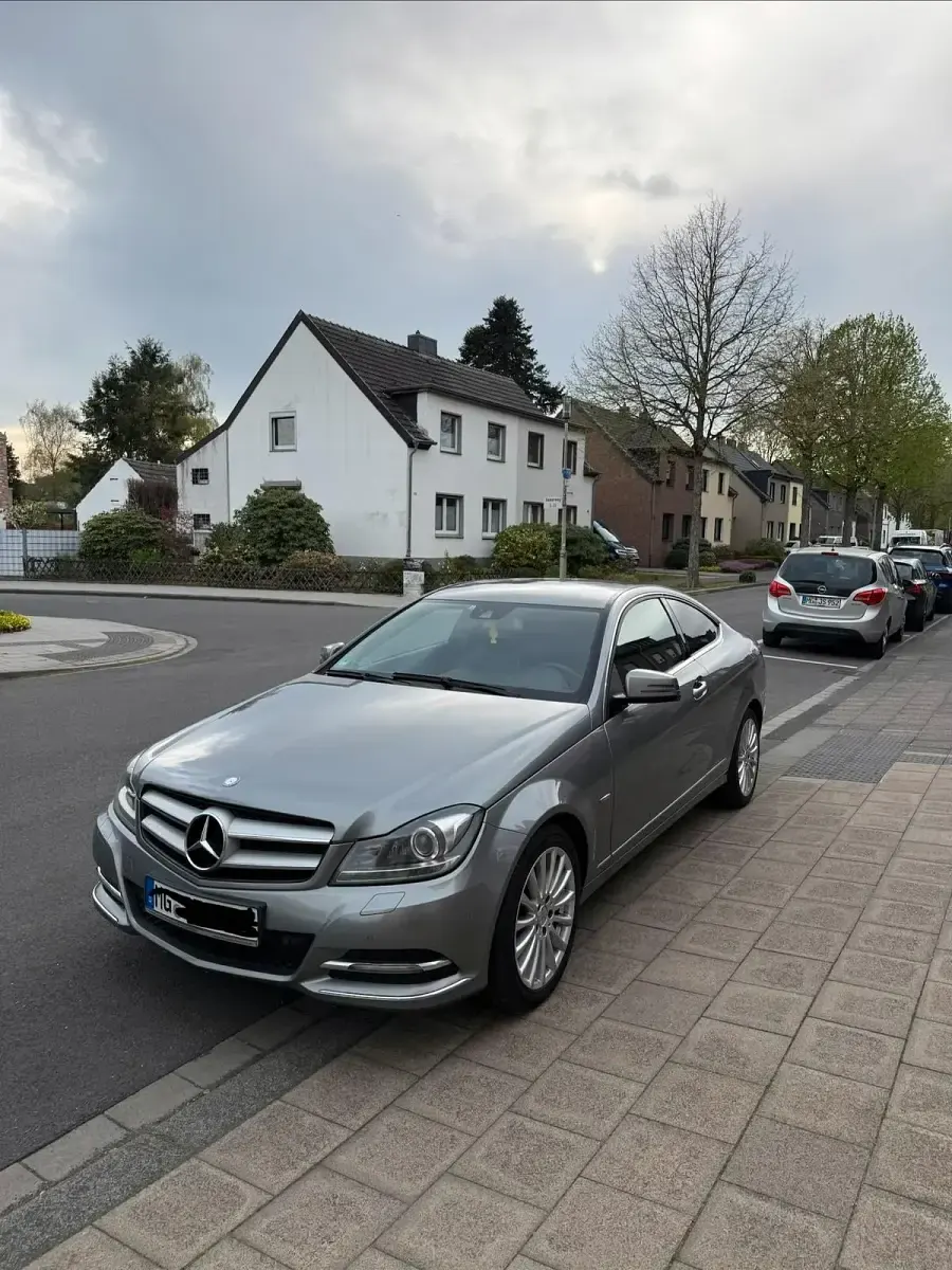 Gebraucht Mercedes C220 170 PS (125 kW) 2012 Grau Coupé