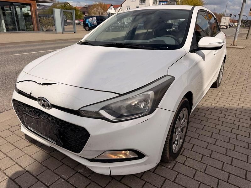 Gebraucht Hyundai i20 Classic 75 PS (55 kW) 2015 Weiß Kombi