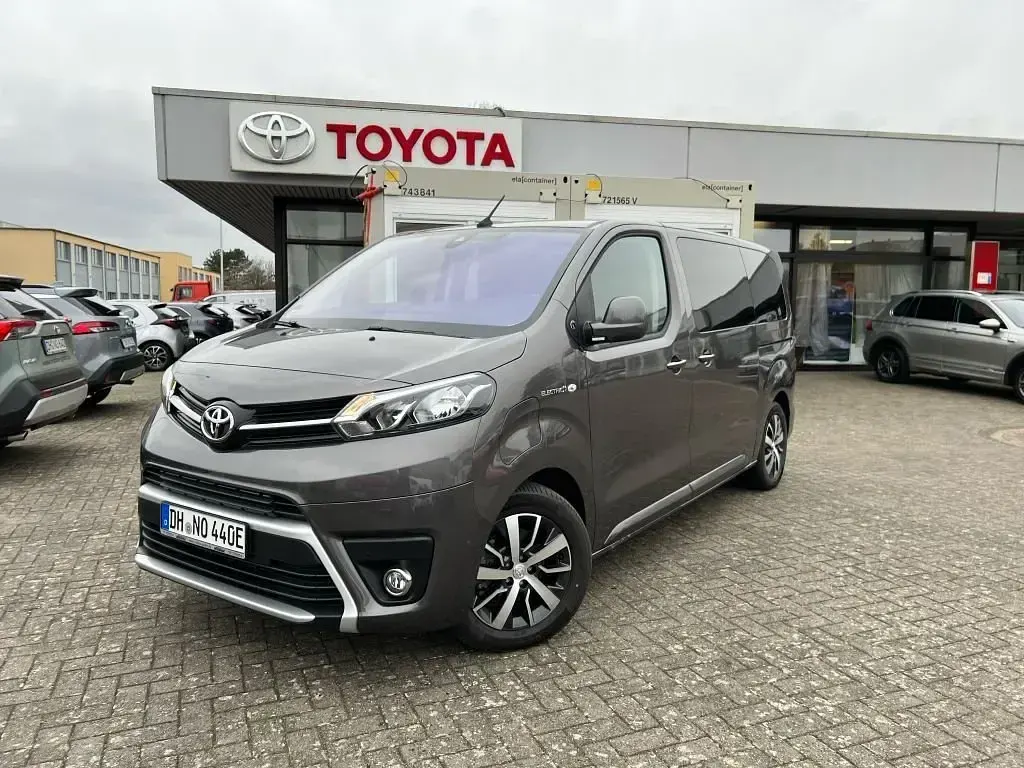 Gebraucht Toyota Proace Verso Team 100 kW (136 PS) 2023 Basaltgrau metallic Kombi