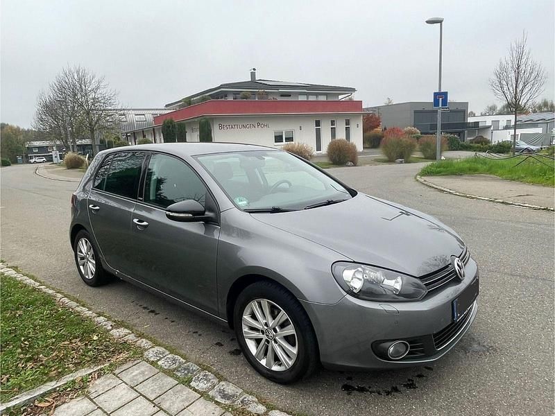 Gebraucht VW Golf VII Style 105 PS (77 kW) 2012 Grau Limousine