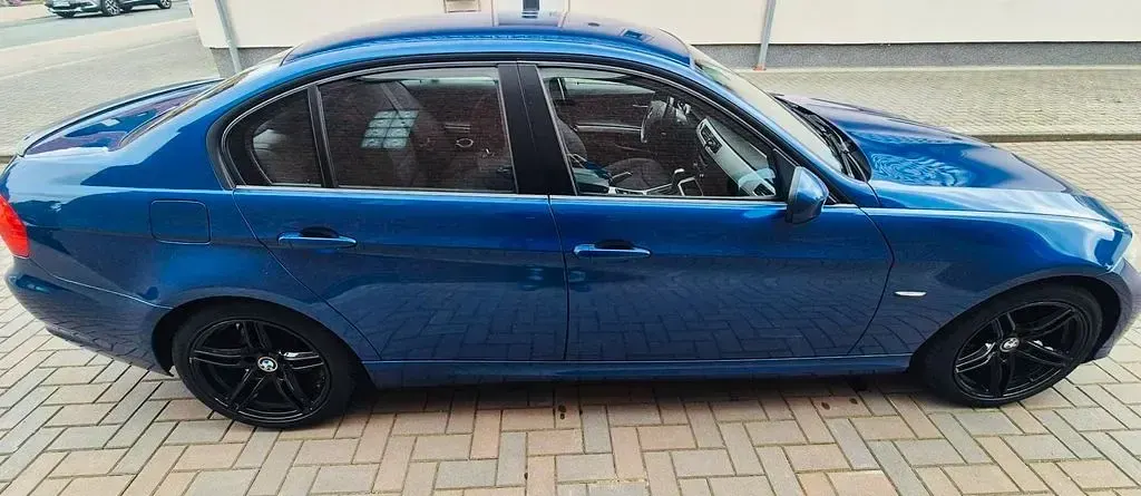 Gebraucht BMW 318 143 PS (105 kW) 2011 Blau Limousine
