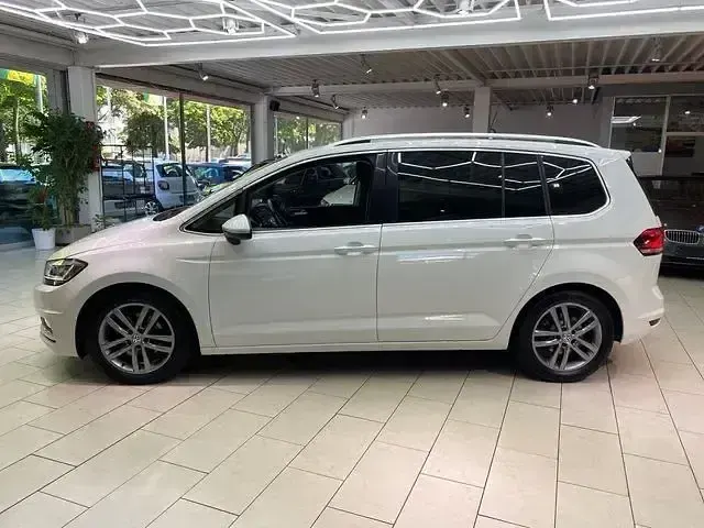 Gebraucht VW Touran Highline 190 PS (139 kW) 2019 Weiß Van / Kleinbus