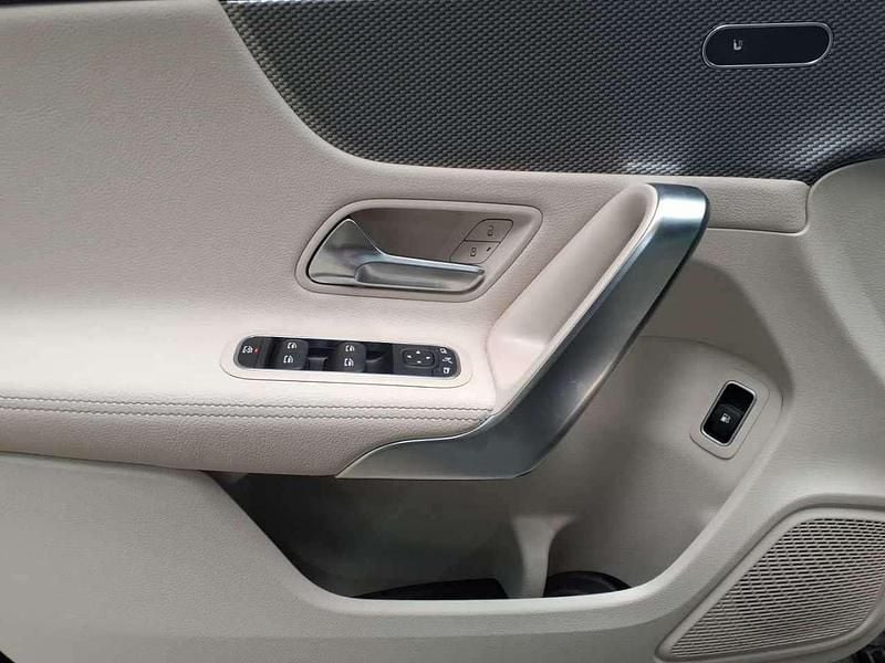 Gebraucht Mercedes A250 Progressive 160 PS (117 kW) 2022 Kosmosschwarz metallic Limousine