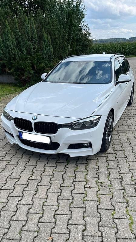 Weiß Gebraucht 2018 BMW 330 Performance Kombi | 18.000 € (Fairer Preis) - Bild 1/4