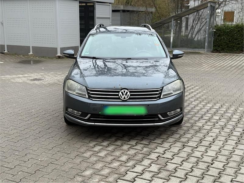 Gebraucht VW Passat 140 PS (102 kW) 2014 Blau Kombi