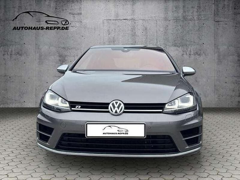Gebraucht VW Golf VII R 300 PS (220 kW) 2016 Limestone grey (metallic) Kleinwagen