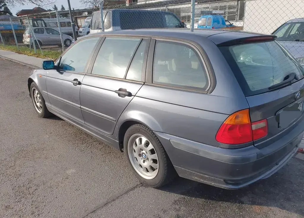 Gebraucht BMW 320 150 PS (110 kW) 2003 Grau Kombi