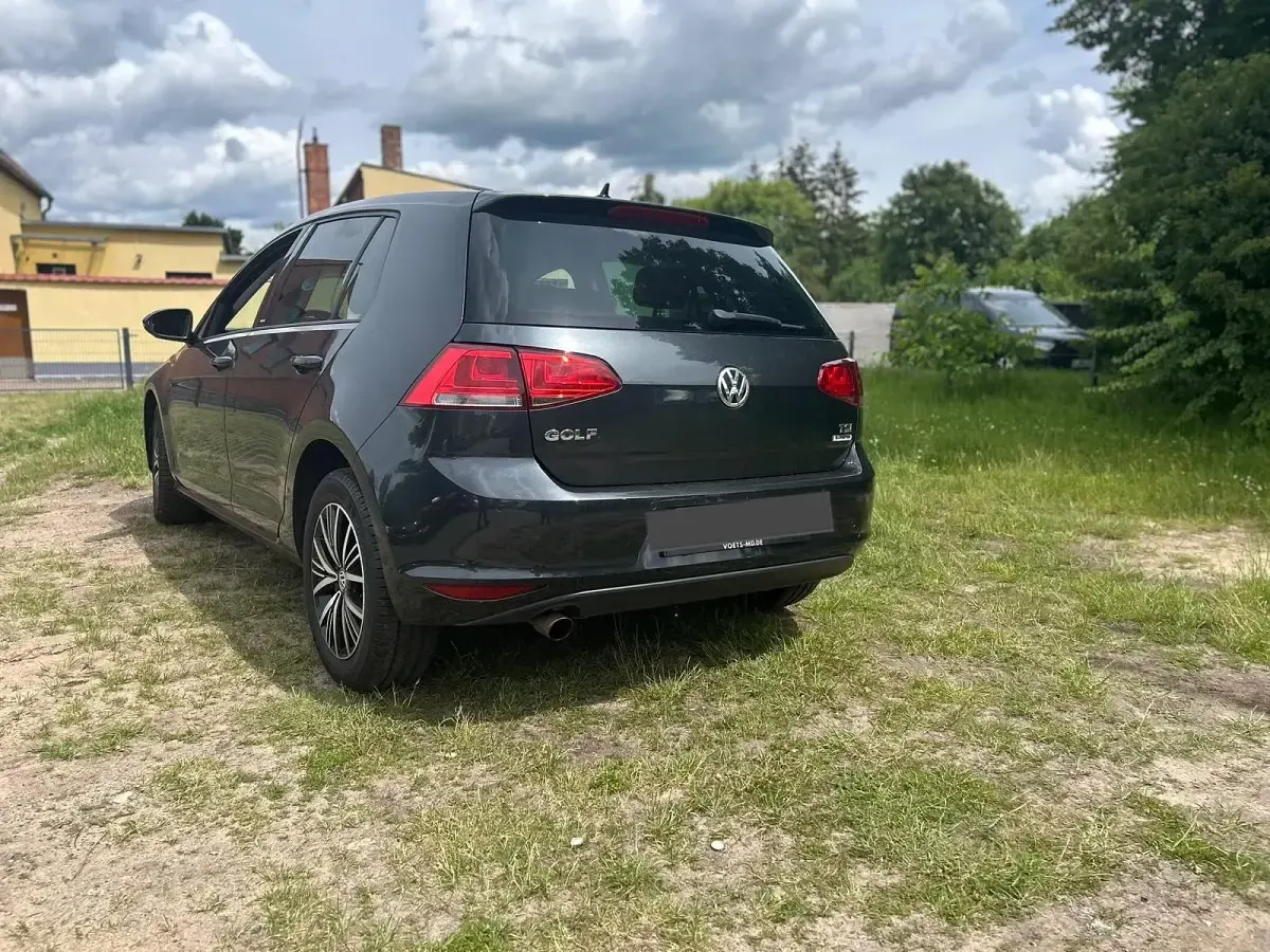 Gebraucht VW Golf VII Allstar 105 PS (77 kW) 2016 Andere farben Kleinwagen