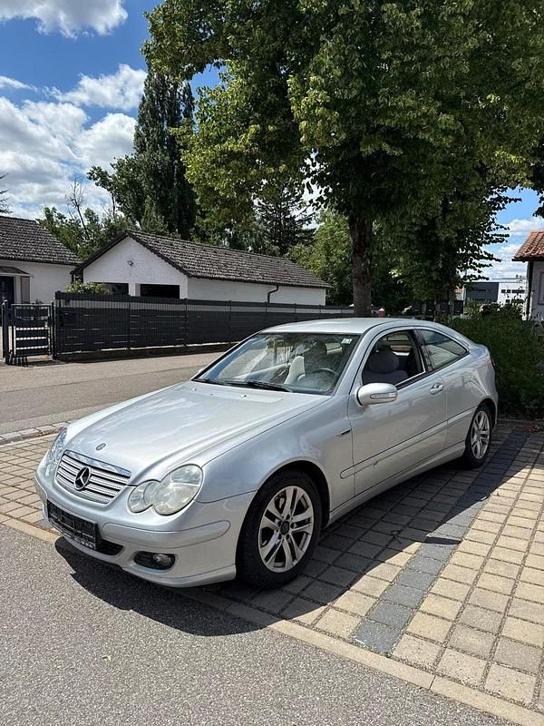 Silber Gebraucht 2005 Mercedes C180 Kleinwagen | 2.990 € (Superpreis) - Bild 1/4