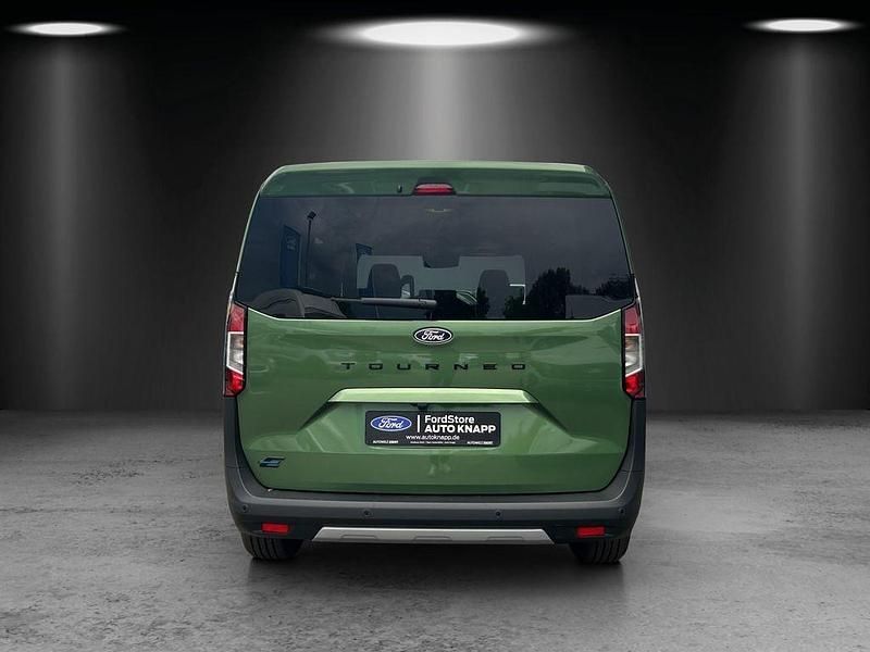 Neu Ford Tourneo Courier Active 100 kW (136 PS) 2026 Bursting green Van / Kleinbus