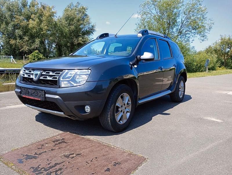 Grau Gebraucht 2015 Dacia Duster Prestige SUV | 9.800 € (Fairer Preis) - Bild 1/4
