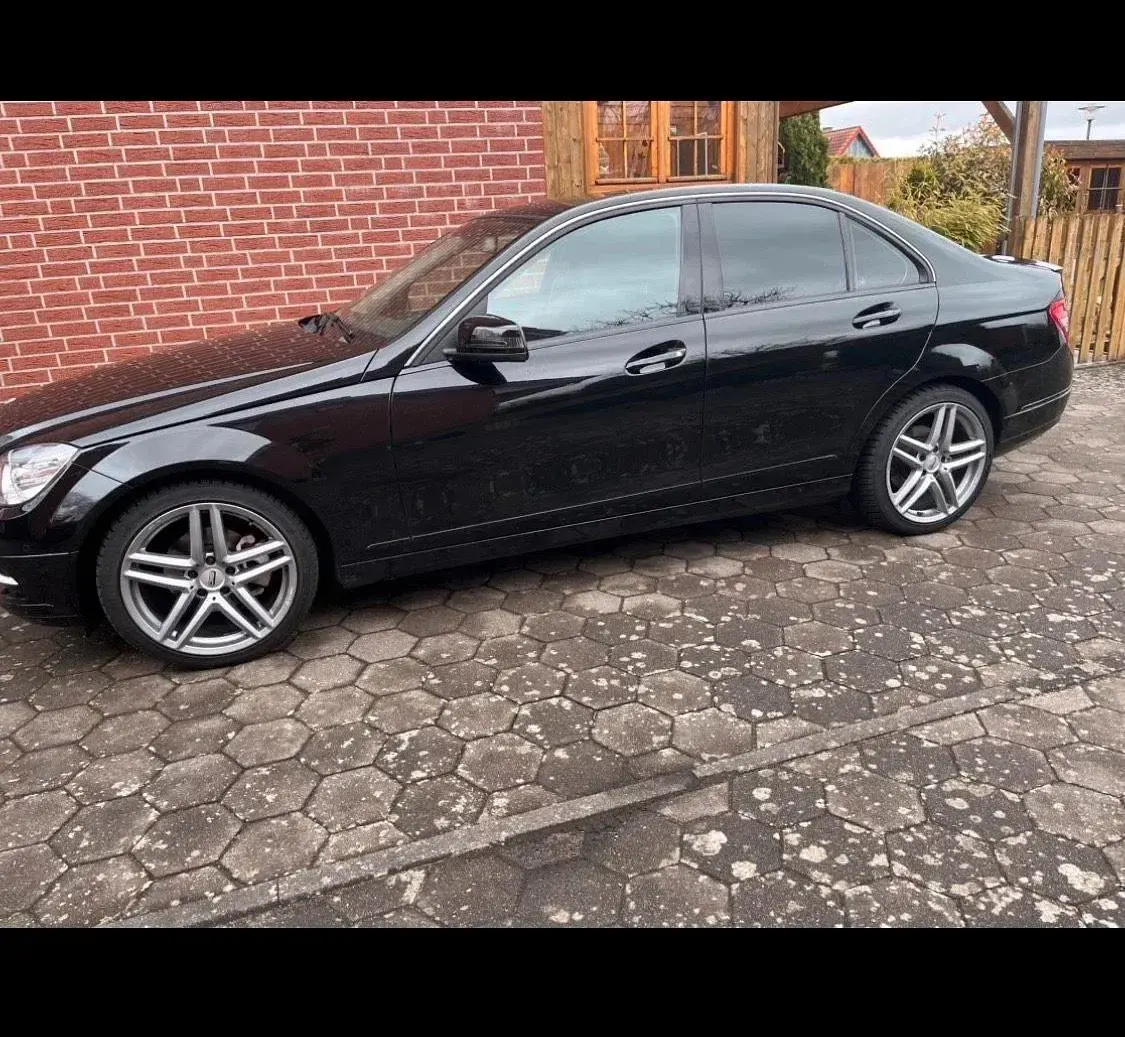 Gebraucht Mercedes C180 156 PS (114 kW) 2010 Schwarz Limousine