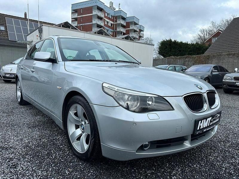 Titansilber metallic Gebraucht 2003 BMW 530 Limousine | 9.799 € (Teuer) - Bild 1/4