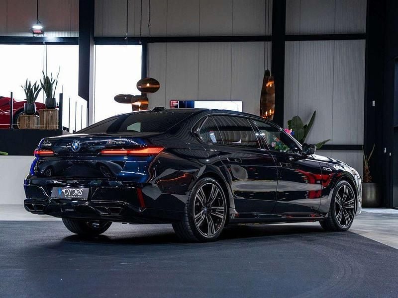 Gebraucht BMW M760e Executive 571 PS (419 kW) 2023 Schwarz Limousine