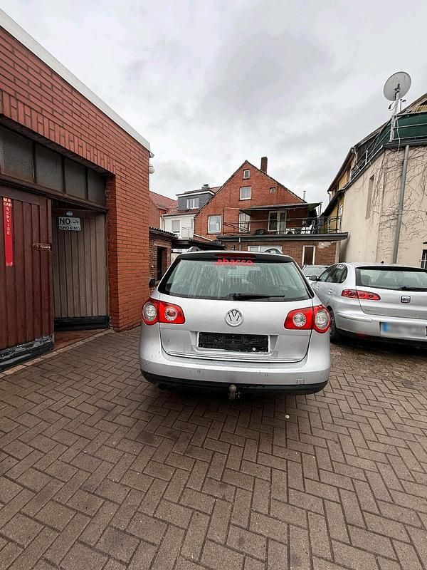 Gebraucht VW Passat 140 PS (102 kW) 2008 Silber Kombi