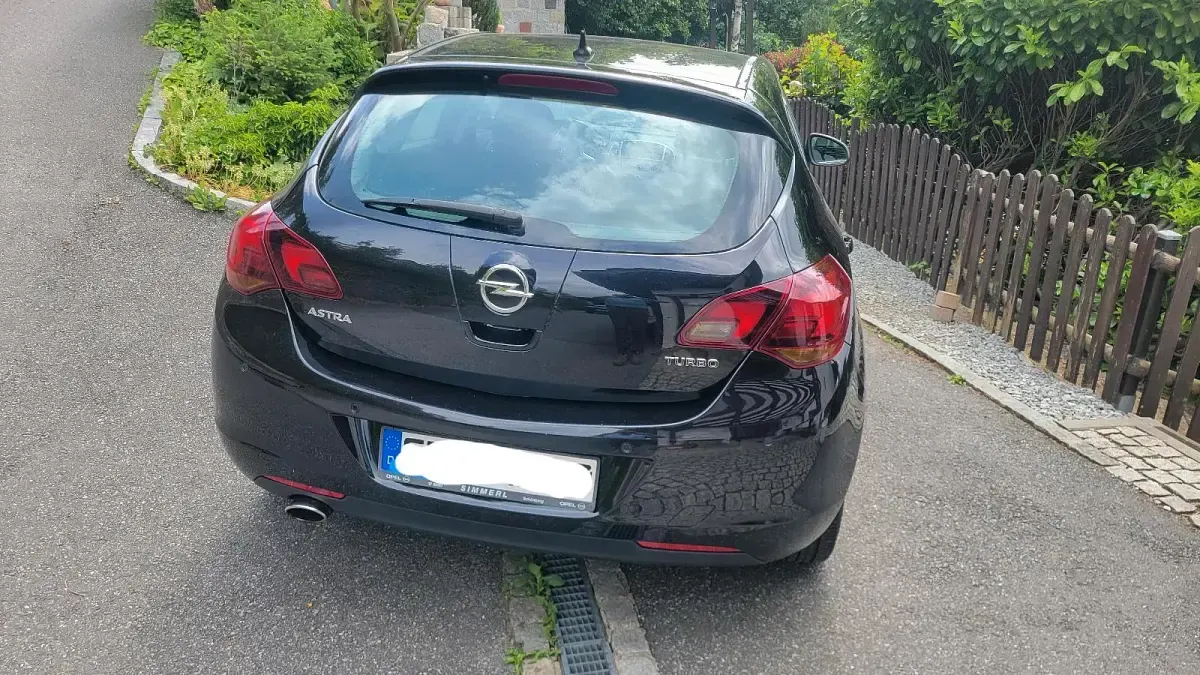 Gebraucht Opel Astra 180 PS (132 kW) 2010 Schwarz Kleinwagen