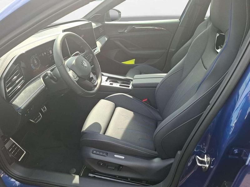 Gebraucht VW Passat R-line 193 PS (141 kW) 2025 Reef blue metallic Kombi
