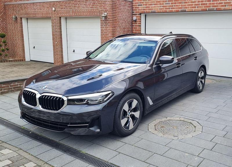 Gebraucht BMW 520 190 PS (139 kW) 2022 Schwarz Kombi