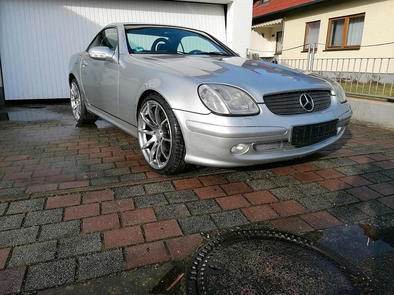 Gebraucht Mercedes SLK230 197 PS (144 kW) 2000 Silber Cabrio