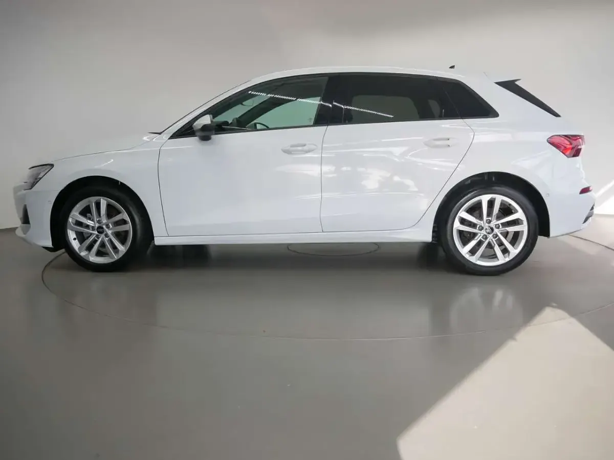 Gebraucht Audi A3 Advanced Plus 150 PS (110 kW) 2025 Gletscherweiss metallic Limousine