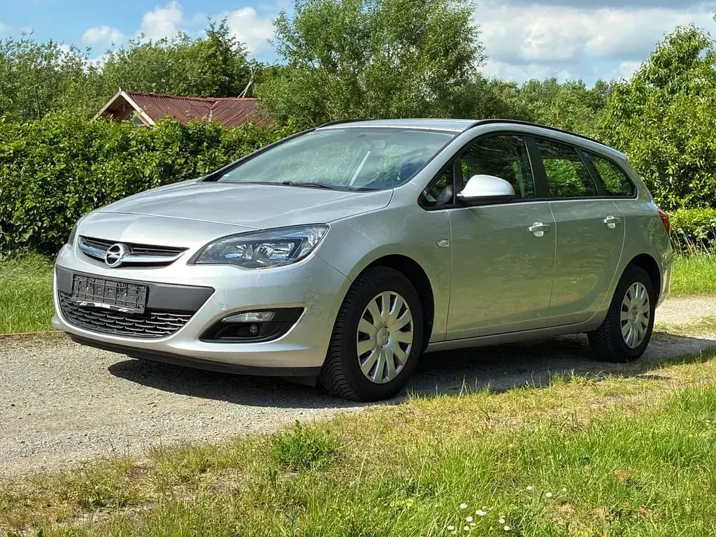 Gebraucht Opel Astra 110 PS (80 kW) 2015 Argonsilber/sovereign/switchbl Kombi