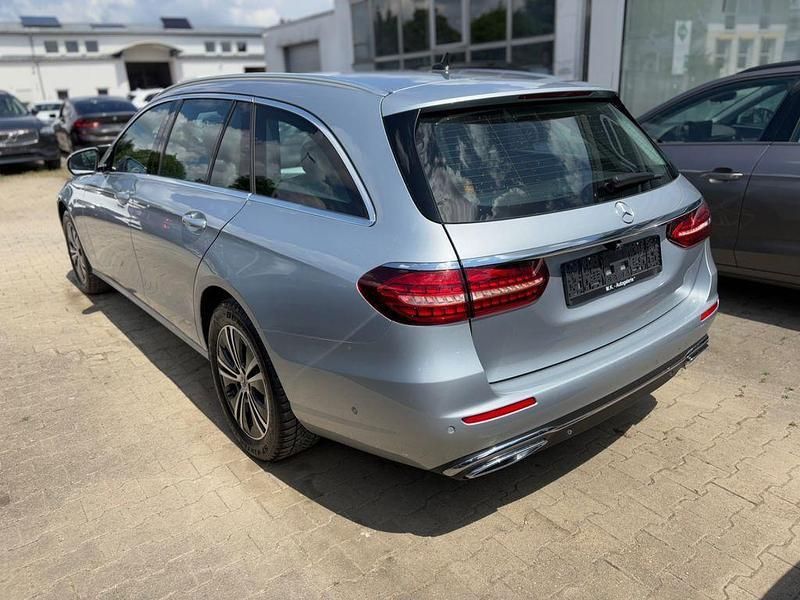 Gebraucht Mercedes E220 194 PS (142 kW) 2021 Silber Kombi