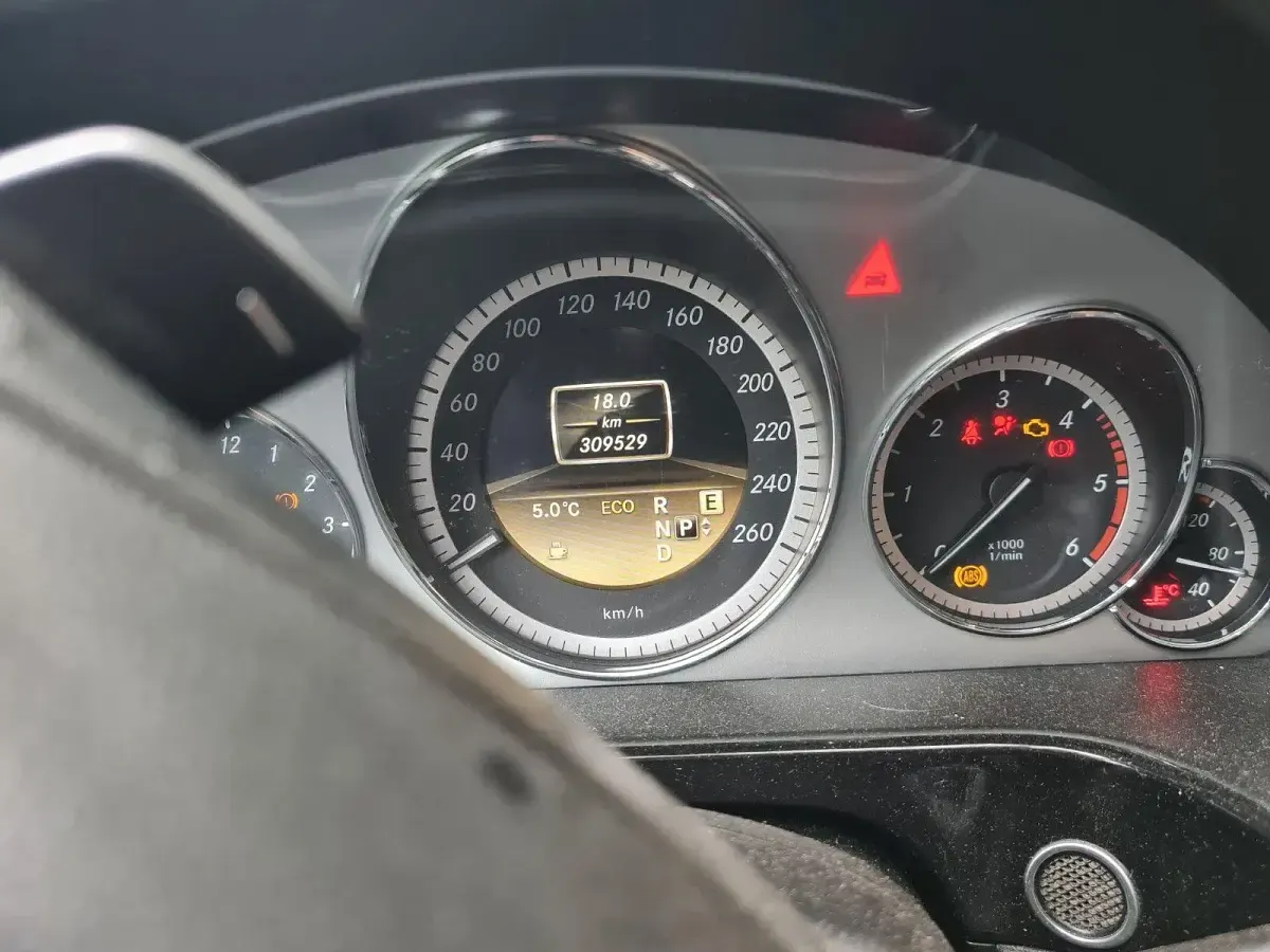 Gebraucht Mercedes E300 231 PS (169 kW) 2012 Silber Kombi