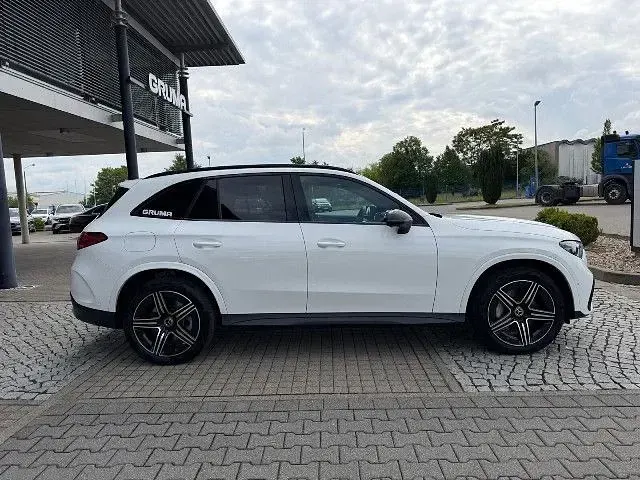 Gebraucht Mercedes GLC300e 333 PS (244 kW) 2024 SUV