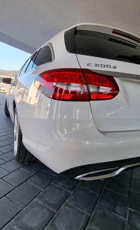 Weiß Gebraucht 2015 Mercedes 200 Kombi | 9.700 € - Bild 1/4