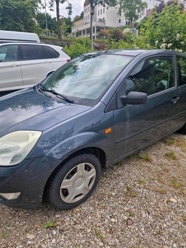 Grau Gebraucht 2003 Ford Fiesta Kleinwagen | 300 € (Superpreis) - Bild 1/4