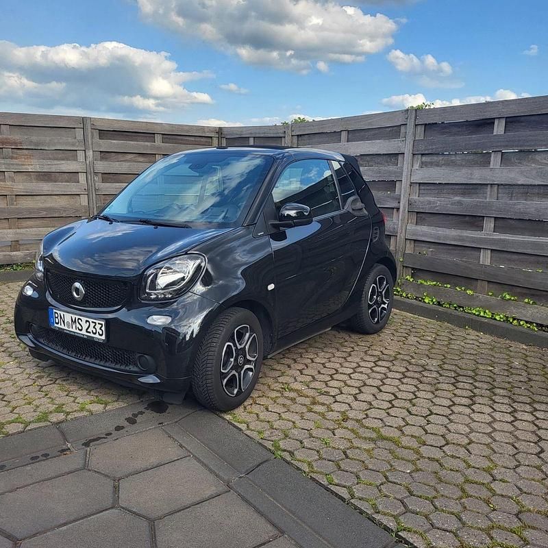 Schwarz Gebraucht 2016 Smart ForTwo Coupé Passion Cabrio | 9.999 € (Fairer Preis) - Bild 1/4
