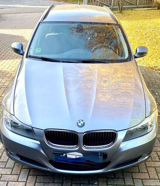 Grau Gebraucht 2012 BMW 320 Performance Kombi | 4.990 € (Superpreis) - Bild 1/4