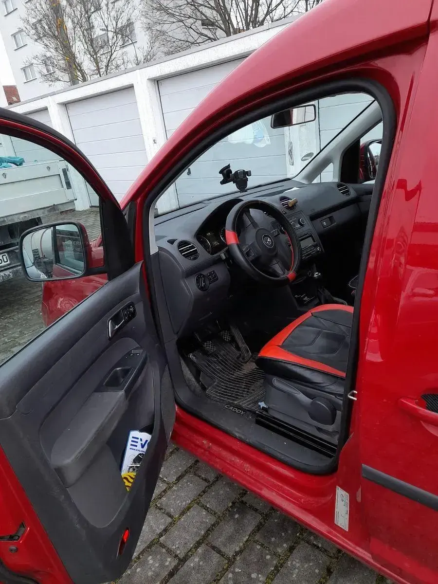 Gebraucht VW Caddy Comfortline 102 PS (75 kW) 2011 Rot Van / Kleinbus