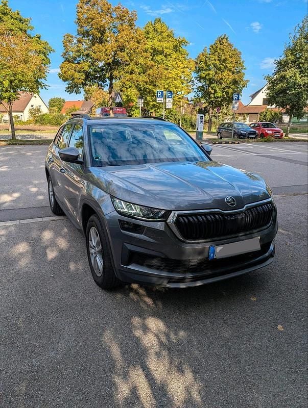 Grau Gebraucht 2022 Skoda Kodiaq SUV | 27.999 € (Guter Preis) - Bild 1/4