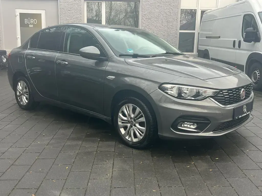 Usado Fiat Tipo Lounge 120 CV (88 kW) 2016 Gris Berlina