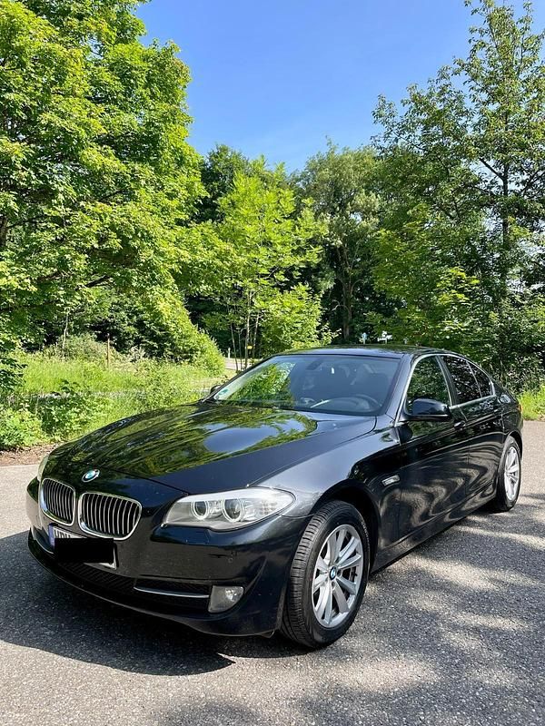 Schwarz Gebraucht 2011 BMW 528 Limousine | 12.999 € (Teuer) - Bild 1/4