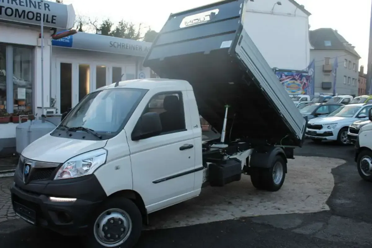 Neu Piaggio Porter 106 PS (77 kW) 2025 Plaster weiss SUV