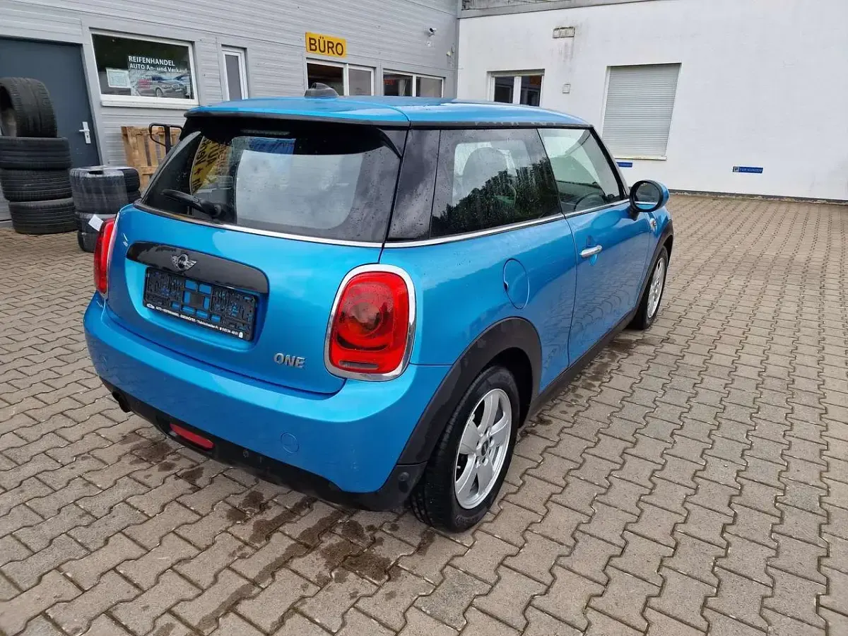 Gebraucht Mini ONE Business 102 PS (75 kW) 2018 Electric blue ii metallic Kleinwagen