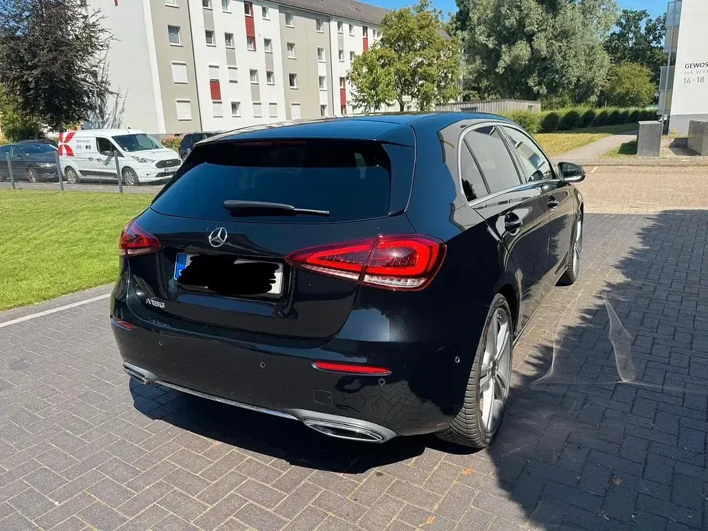 Gebraucht Mercedes A180 136 PS (100 kW) 2021 Schwarz Limousine