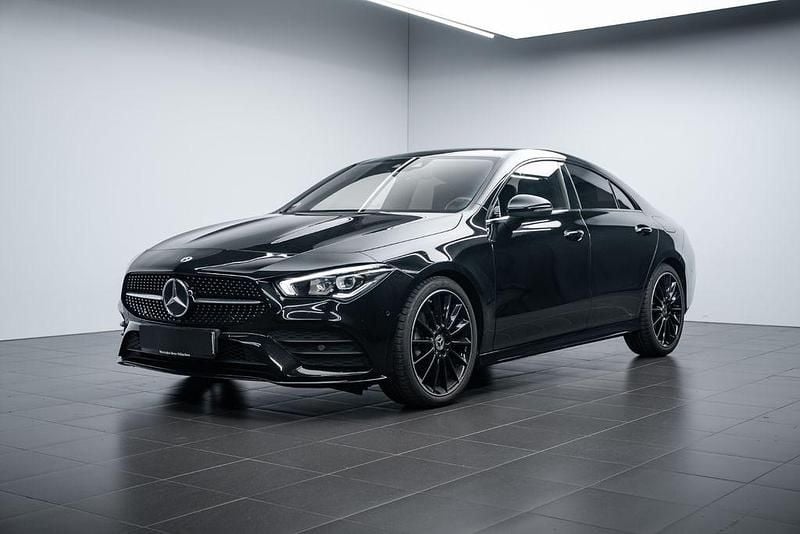 Schwarz Gebraucht 2022 Mercedes CLA200 AMG Limousine | 33.990 € (Fairer Preis) - Bild 1/4