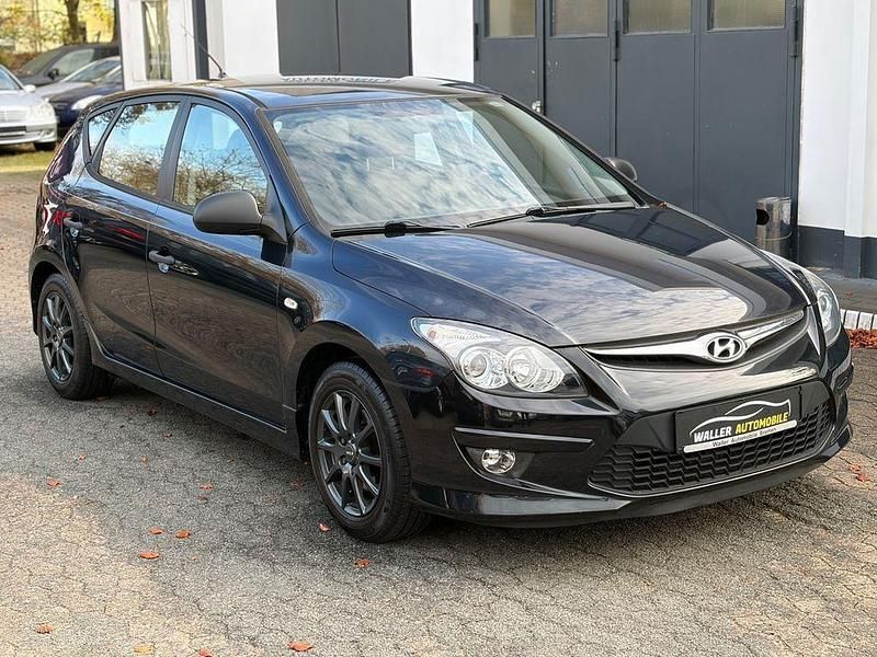 Schwarz Gebraucht 2011 Hyundai i30 Edition+ Limousine | 4.990 € (Etwas zu teuer) - Bild 1/4