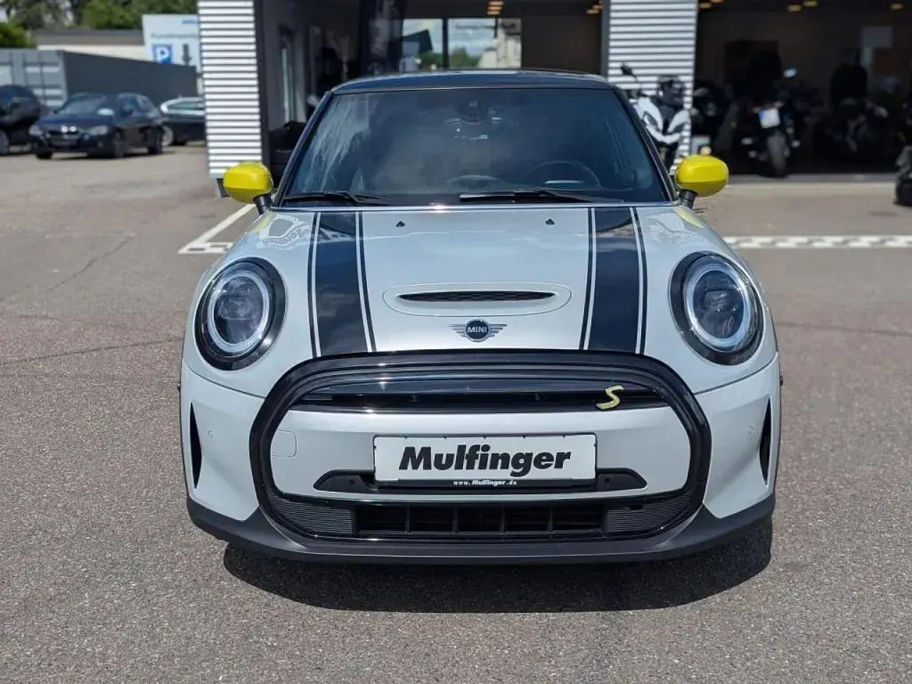 Gebraucht Mini Cooper 135 kW (184 PS) 2021 White silver (metallic) Kleinwagen