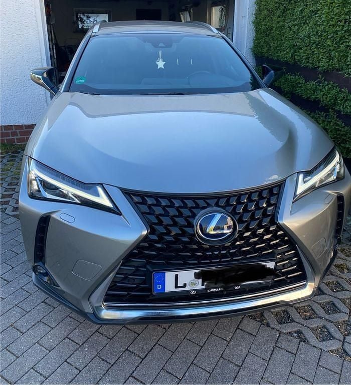 Silber Gebraucht 2020 Lexus UX 250h Executive Line SUV | 22.690 € (Superpreis) - Bild 1/4