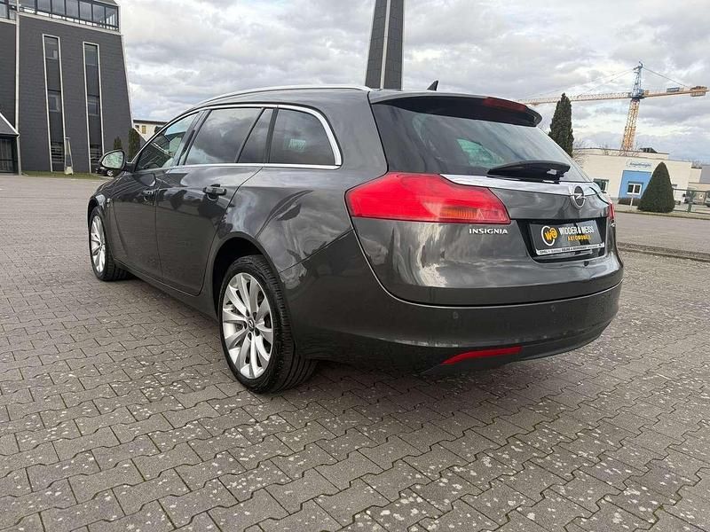 Usado Opel Insignia S 160 HP (117 kW) 2012 Cinzento Carrinha