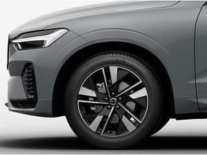Neu Volvo XC60 Plus 250 PS (183 kW) 2026 Grau (vapour grey) SUV