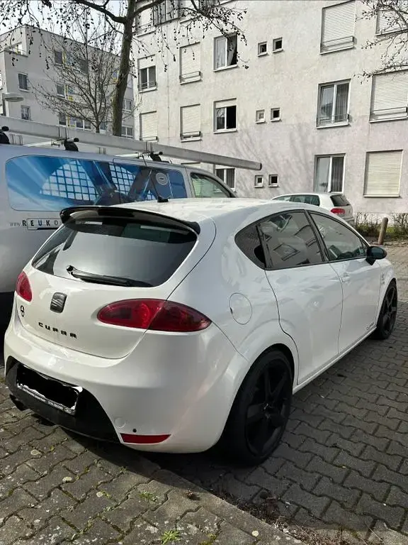 Używany Seat Leon CUPRA 241 KM (177 kW) 2007 Biały Hatchback