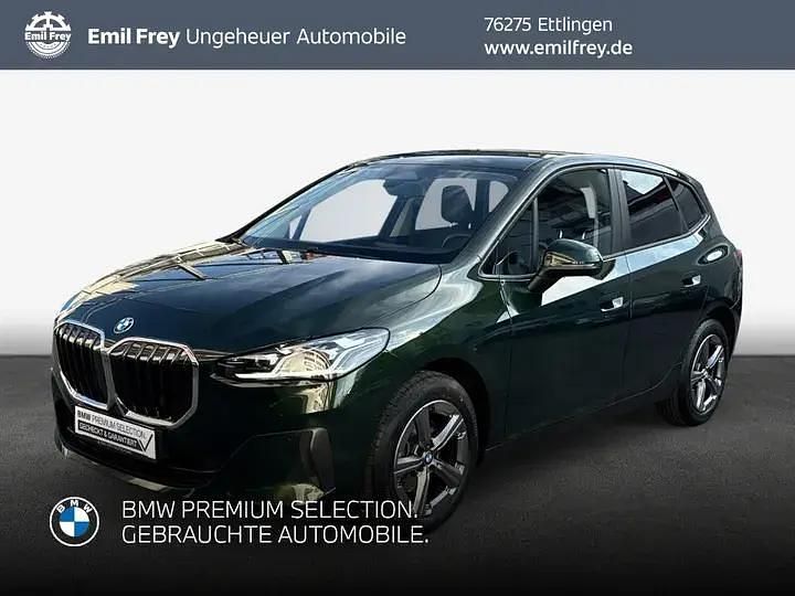 Weiß (mineralweiss) Gebraucht 2024 BMW 218 Active Tourer Luxury Line Van / Kleinbus | 27.890 € (Superpreis) - Bild 1/3