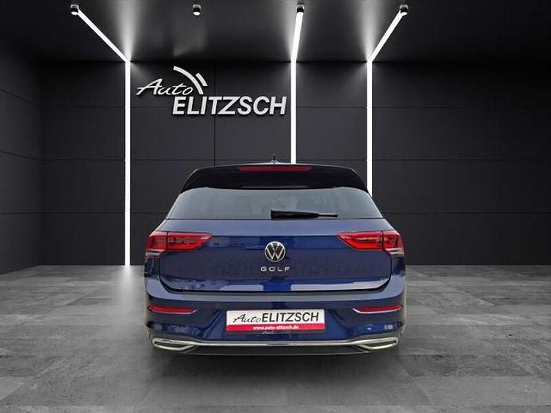 Gebraucht VW Golf VIII Active 150 PS (110 kW) 2023 Atlantic blue metallic Limousine