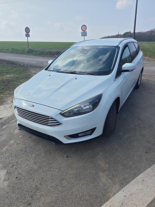 Gebraucht Ford Focus Cool & Connect 125 PS (91 kW) 2018 Weiß Kombi