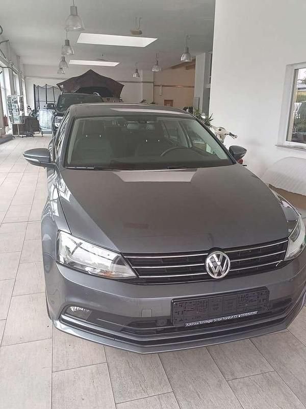 Platium grey Gebraucht 2015 VW Jetta Limousine | 10.500 € (Fairer Preis) - Bild 1/4